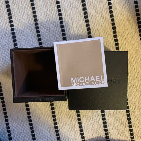 Michael Kors Women's Classic Watch Quartz - Picture 4 of 7